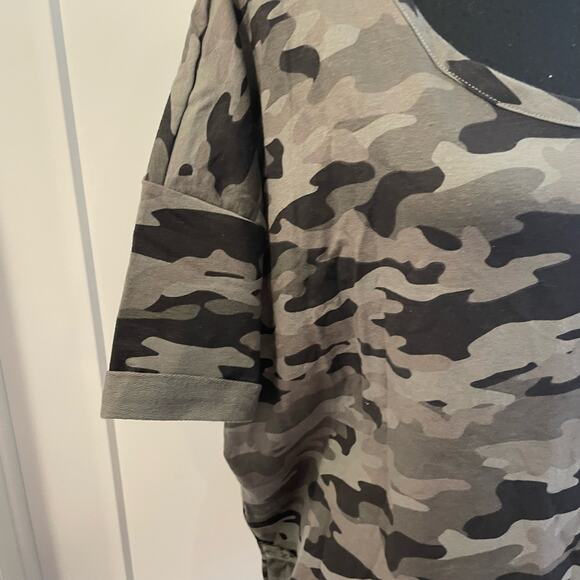 The Sweatshirt pullover siz 2X camouflage relaxed fit slight flared himline S/L - Picture 12 of 16